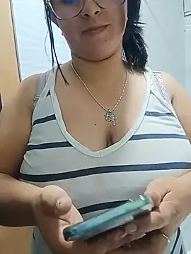 Snapshot of _Angelinaandrade_ chatting on July 9, 1:20 am Angelinaandrade online show from July 9, 1:20 am