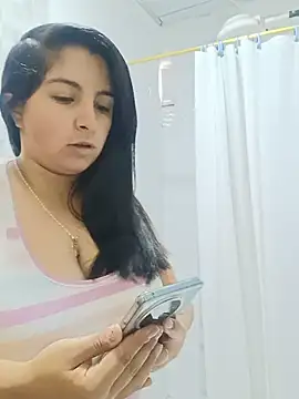 Snapshot of _Angelinaandrade_ chatting on July 10, 1:03 pm Angelinaandrade online show from July 10, 1:03 pm