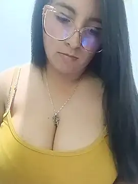 Snapshot of _Angelinaandrade_ chatting on July 23, 1:19 am Angelinaandrade online show from July 23, 1:19 am