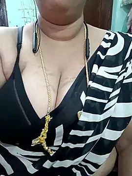 Snapshot of ashikaa_r chatting on May 2, 9:47 am ashikaa r online show from May 2, 9:47 am