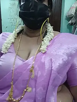 Snapshot of ashikaa_r chatting on May 18, 8:25 pm ashikaa r online show from May 18, 8:25 pm