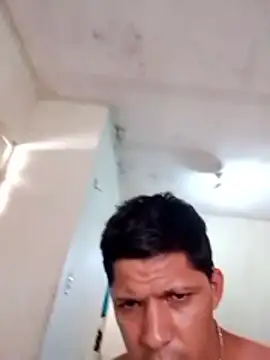 Snapshot of Alonsomadeira chatting on May 28, 3:31 pm Alonsomadeira online show from May 28, 3:31 pm