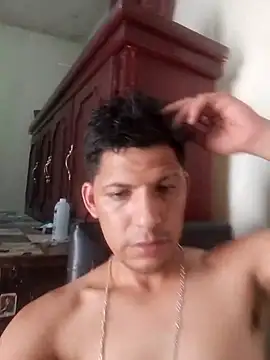 Snapshot of Alonsomadeira chatting on June 17, 5:25 pm Alonsomadeira online show from June 17, 5:25 pm