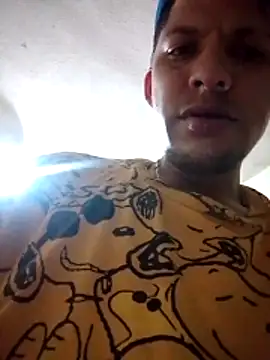 Snapshot of Alonsomadeira chatting on June 18, 6:13 am Alonsomadeira online show from June 18, 6:13 am