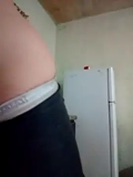 Snapshot of Alonsomadeira chatting on June 23, 9:51 am Alonsomadeira online show from June 23, 9:51 am