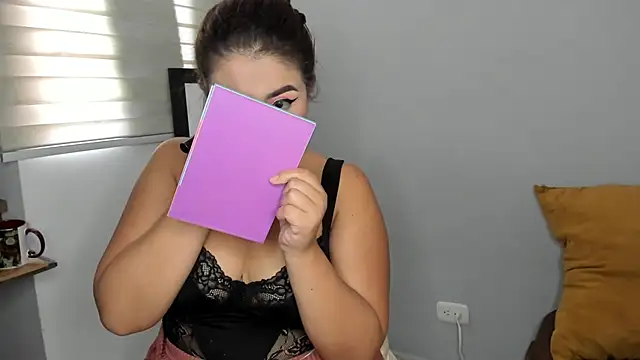 Snapshot of LiahDiaz chatting on April 21, 12:22 pm LiahDiaz online show from April 21, 12:22 pm