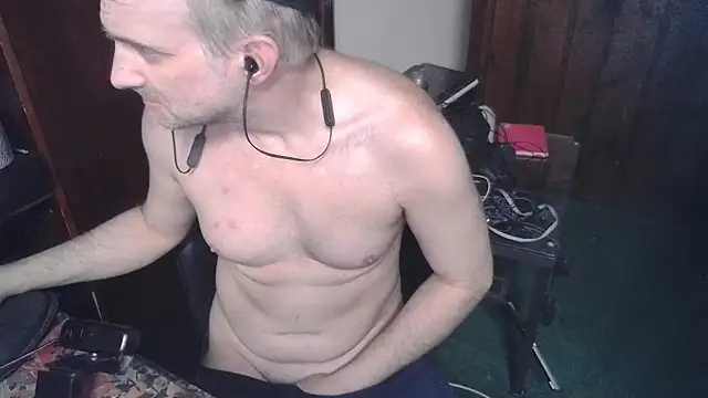 Snapshot of taboocanuck chatting on February 12, 4:57 pm taboocanuck online show from February 12, 4:57 pm