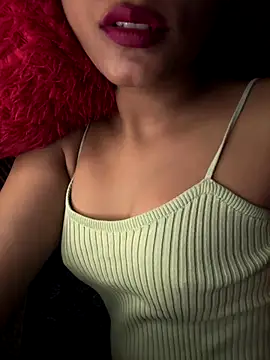 Snapshot of Hot_Goldengirl chatting on October 2, 11:23 pm Hot Goldengirl online show from October 2, 11:23 pm