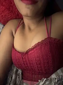 Snapshot of Hot_Goldengirl chatting on November 3, 7:37 pm Hot Goldengirl online show from November 3, 7:37 pm