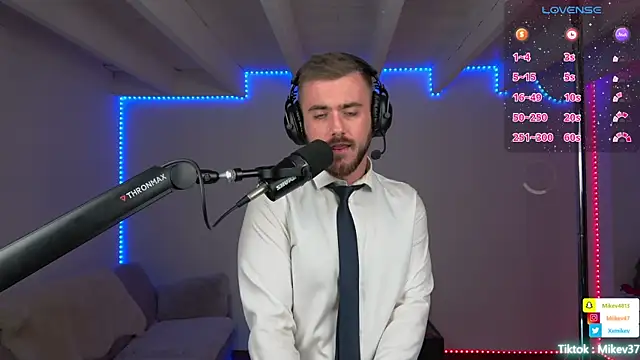 Snapshot of Mikev chatting on March 6, 7:10 pm Mikev online show from March 6, 7:10 pm