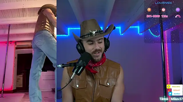 Snapshot of Mikev chatting on March 10, 7:07 pm Mikev online show from March 10, 7:07 pm