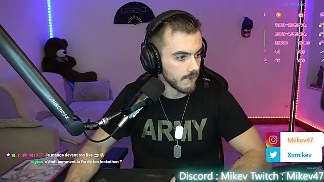 Snapshot of Mikev chatting on October 23, 6:06 pm Mikev online show from October 23, 6:06 pm