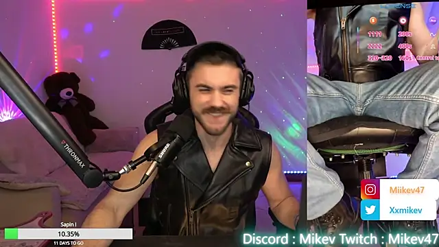 Snapshot of Mikev chatting on November 20, 7:02 pm Mikev online show from November 20, 7:02 pm