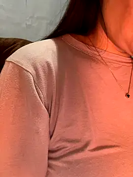 Snapshot of Laura8910 chatting on December 3, 5:31 am Laura8910 online show from December 3, 5:31 am