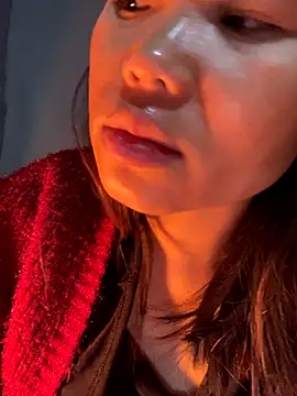 Snapshot of Laura8910 chatting on December 9, 1:29 am Laura8910 online show from December 9, 1:29 am