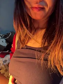 Snapshot of Laura8910 chatting on January 17, 12:42 pm Laura8910 online show from January 17, 12:42 pm