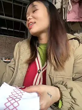 Snapshot of Laura8910 chatting on February 14, 7:28 am Laura8910 online show from February 14, 7:28 am