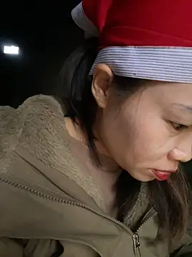 Snapshot of Laura8910 chatting on February 23, 10:39 am Laura8910 online show from February 23, 10:39 am