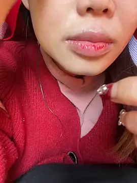 Snapshot of Laura8910 chatting on February 27, 1:16 am Laura8910 online show from February 27, 1:16 am