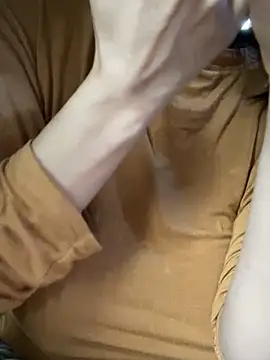 Snapshot of Laura8910 chatting on March 13, 4:49 am Laura8910 online show from March 13, 4:49 am