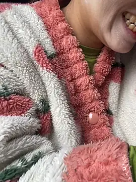 Snapshot of Laura8910 chatting on March 17, 3:14 am Laura8910 online show from March 17, 3:14 am