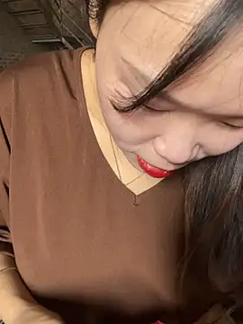 Snapshot of Laura8910 chatting on March 22, 3:41 am Laura8910 online show from March 22, 3:41 am