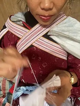 Snapshot of Laura8910 chatting on October 31, 6:03 am Laura8910 online show from October 31, 6:03 am