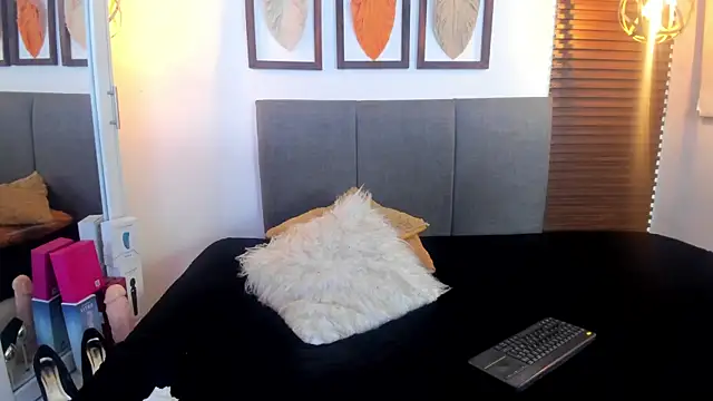 Snapshot of Scarleth_swann chatting on October 9, 11:41 am Scarleth swann online show from October 9, 11:41 am