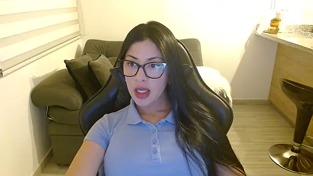 Snapshot of Charlotte_cute18 chatting on June 21, 11:51 pm Charlotte cute18 online show from June 21, 11:51 pm