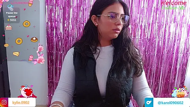 Snapshot of karol_9 chatting on February 22, 9:48 pm karol 9 online show from February 22, 9:48 pm