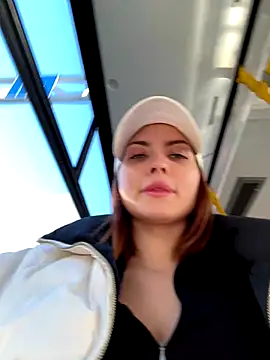 Snapshot of Accole chatting on December 4, 9:51 am Accole online show from December 4, 9:51 am