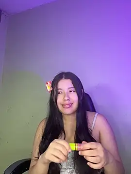 Snapshot of MarielQueenx chatting on June 18, 12:33 am MarielQueenx online show from June 18, 12:33 am