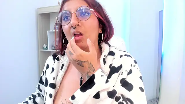 Snapshot of Alliccee chatting on December 28, 6:17 am Alliccee online show from December 28, 6:17 am