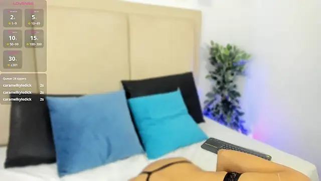 Snapshot of Natasha_Smith09 chatting on February 12, 6:40 am Natasha Smith09 online show from February 12, 6:40 am