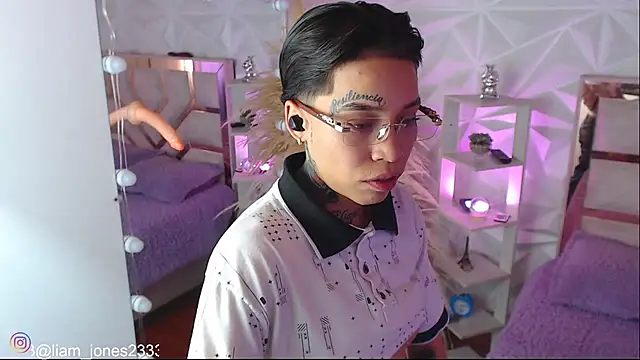 Snapshot of Jonesliam23 chatting on October 22, 7:13 pm Jonesliam23 online show from October 22, 7:13 pm