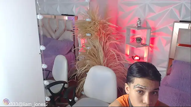 Snapshot of Jonesliam23 chatting on October 23, 6:50 pm Jonesliam23 online show from October 23, 6:50 pm