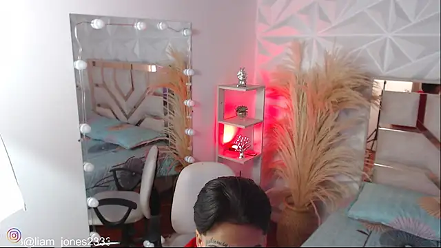 Snapshot of Jonesliam23 chatting on October 29, 7:15 pm Jonesliam23 online show from October 29, 7:15 pm