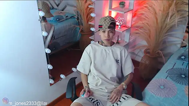 Snapshot of Jonesliam23 chatting on November 2, 7:27 pm Jonesliam23 online show from November 2, 7:27 pm