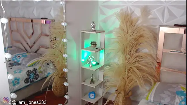 Snapshot of Jonesliam23 chatting on November 3, 7:37 pm Jonesliam23 online show from November 3, 7:37 pm