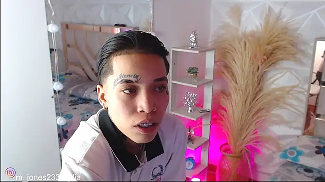 Snapshot of Jonesliam23 chatting on November 6, 7:37 pm Jonesliam23 online show from November 6, 7:37 pm