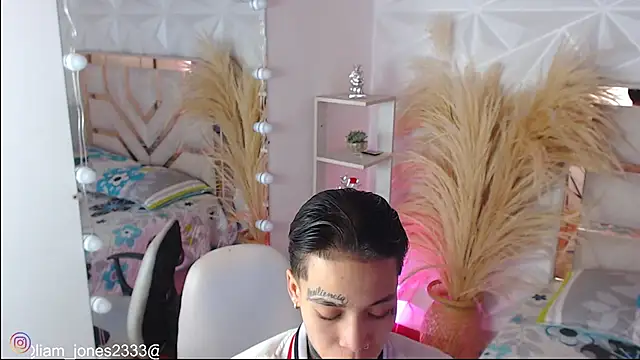 Snapshot of Jonesliam23 chatting on November 11, 7:47 pm Jonesliam23 online show from November 11, 7:47 pm