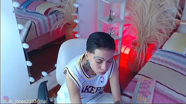 Snapshot of Jonesliam23 chatting on November 14, 7:01 pm Jonesliam23 online show from November 14, 7:01 pm