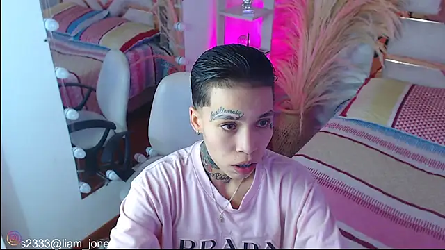 Snapshot of Jonesliam23 chatting on November 17, 7:08 pm Jonesliam23 online show from November 17, 7:08 pm