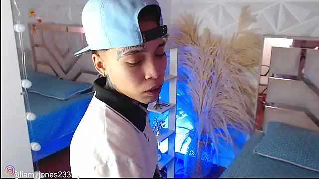 Snapshot of Jonesliam23 chatting on November 24, 7:24 pm Jonesliam23 online show from November 24, 7:24 pm