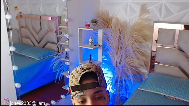 Snapshot of Jonesliam23 chatting on November 25, 7:36 pm Jonesliam23 online show from November 25, 7:36 pm