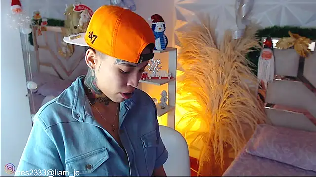 Snapshot of Jonesliam23 chatting on December 4, 7:22 pm Jonesliam23 online show from December 4, 7:22 pm