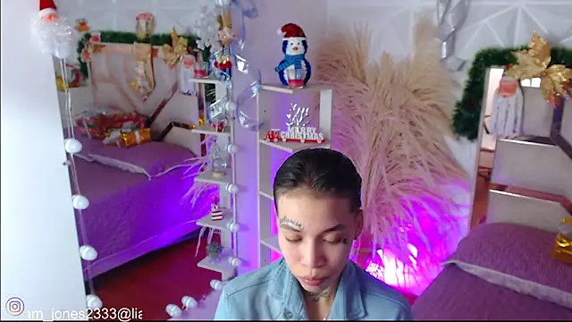 Snapshot of Jonesliam23 chatting on December 16, 7:30 pm Jonesliam23 online show from December 16, 7:30 pm