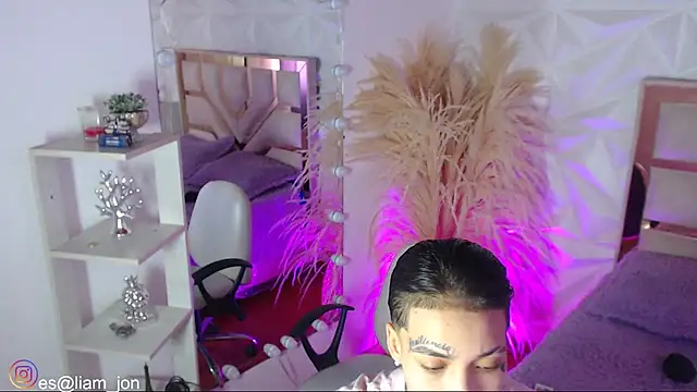 Snapshot of Jonesliam23 chatting on February 4, 6:58 pm Jonesliam23 online show from February 4, 6:58 pm