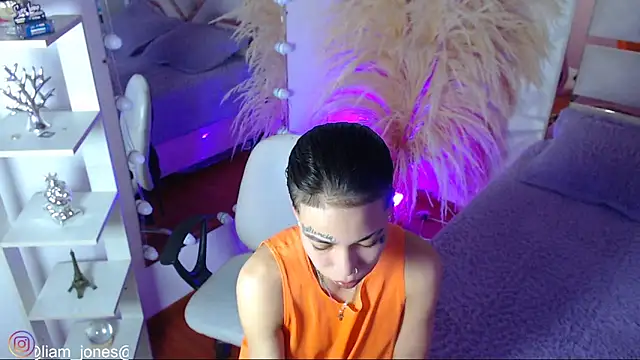 Snapshot of Jonesliam23 chatting on February 9, 7:18 pm Jonesliam23 online show from February 9, 7:18 pm