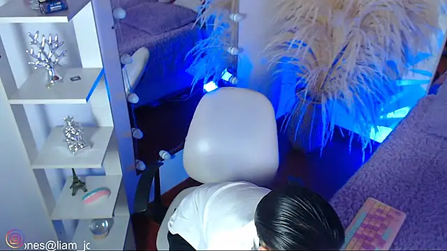 Snapshot of Jonesliam23 chatting on February 12, 7:20 pm Jonesliam23 online show from February 12, 7:20 pm